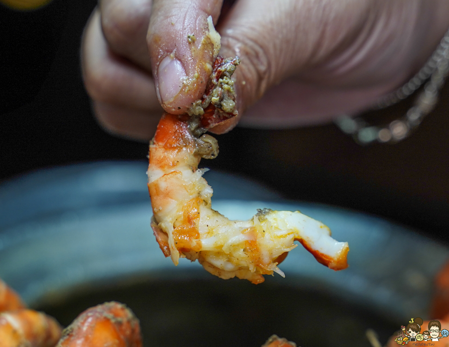 台中旅遊 台中美食 泰國蝦 蝦料理 聚餐 親子 聚會 慶生 鴻龍宴 好吃 新鮮 活撈 全蝦宴席 包廂