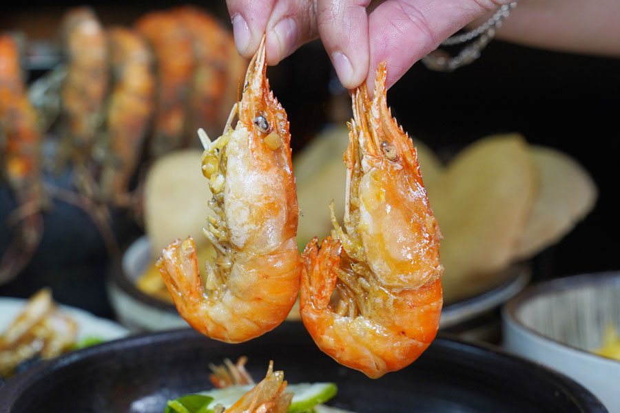 台中旅遊 台中美食 泰國蝦 蝦料理 聚餐 親子 聚會 慶生 鴻龍宴 好吃 新鮮 活撈 全蝦宴席 包廂