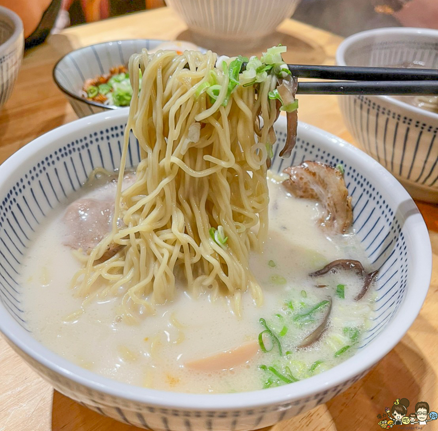 鹽埕美食 拉麵 好吃 日本拉麵 日式 道地 豚骨 醬油 好吃 鹽埕