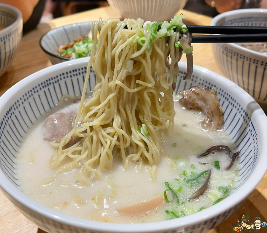 鹽埕美食 拉麵 好吃 日本拉麵 日式 道地 豚骨 醬油 好吃 鹽埕