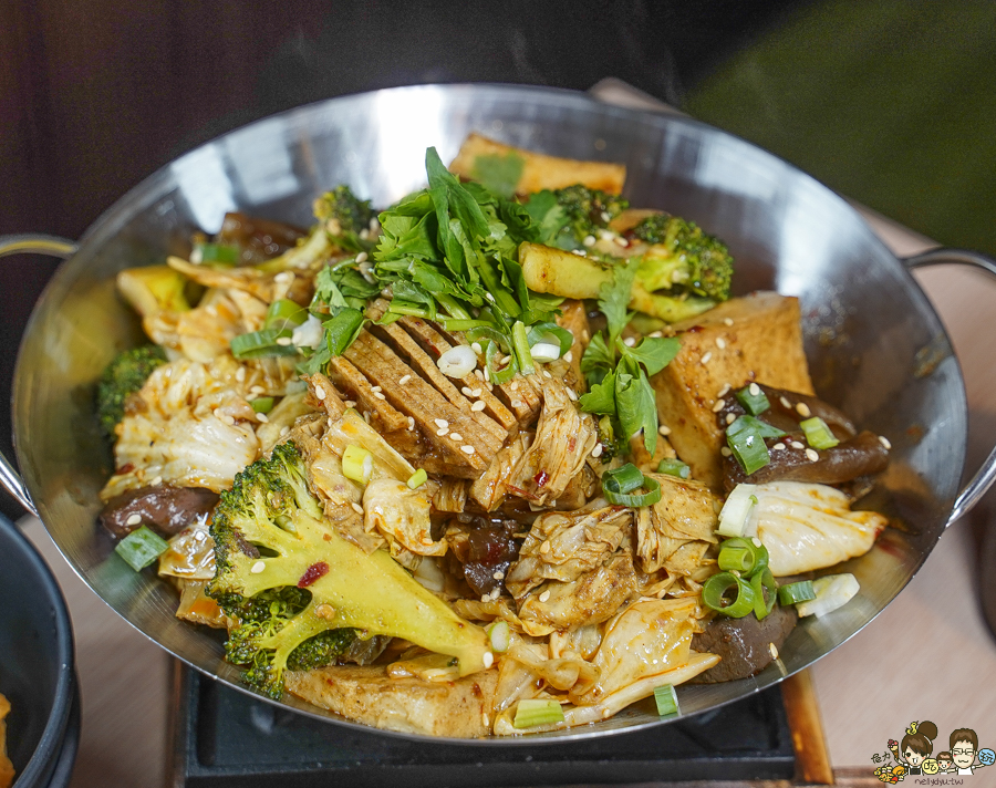 鼎香乾鍋、酸菜魚、水煮牛 高雄美食 聚餐 鍋物 火鍋 麻辣 乾鍋 兩吃 好吃 推薦 獨門 特色 川味 