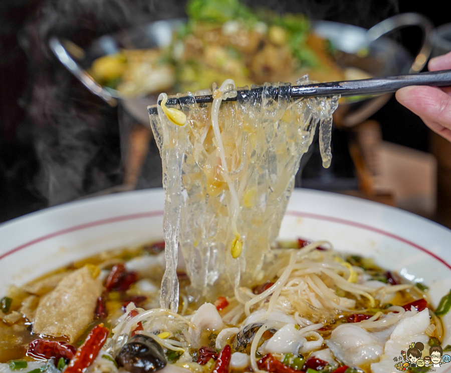 鼎香乾鍋、酸菜魚、水煮牛 高雄美食 聚餐 鍋物 火鍋 麻辣 乾鍋 兩吃 好吃 推薦 獨門 特色 川味 