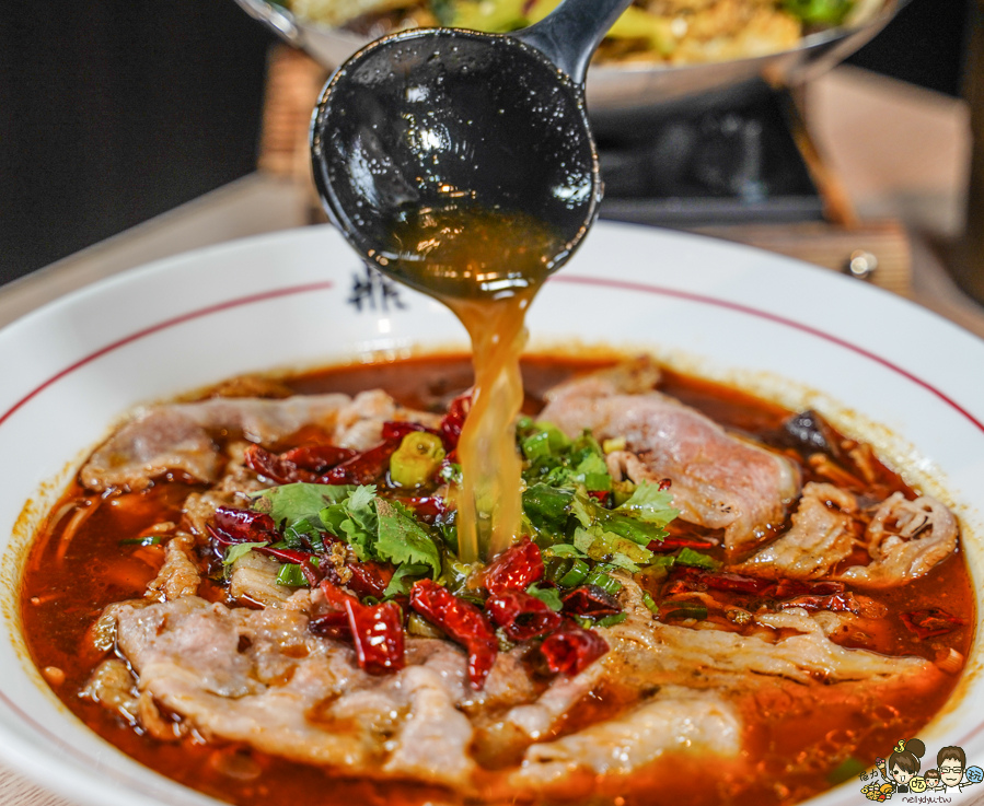 鼎香乾鍋、酸菜魚、水煮牛 高雄美食 聚餐 鍋物 火鍋 麻辣 乾鍋 兩吃 好吃 推薦 獨門 特色 川味 