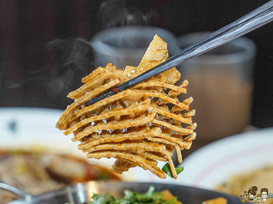 鼎香乾鍋、酸菜魚、水煮牛 高雄美食 聚餐 鍋物 火鍋 麻辣 乾鍋 兩吃 好吃 推薦 獨門 特色 川味 