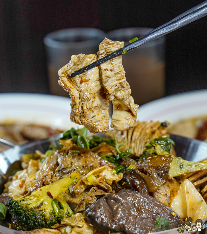 鼎香乾鍋、酸菜魚、水煮牛 高雄美食 聚餐 鍋物 火鍋 麻辣 乾鍋 兩吃 好吃 推薦 獨門 特色 川味 