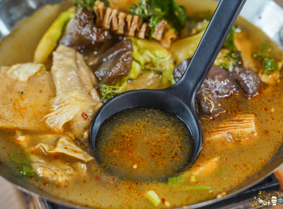 鼎香乾鍋、酸菜魚、水煮牛 高雄美食 聚餐 鍋物 火鍋 麻辣 乾鍋 兩吃 好吃 推薦 獨門 特色 川味 