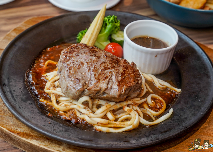 鐵板牛排 平價牛排 自助吧 家庭聚餐 親子 Double 萬牛排館 高雄鐵板牛排 鳳山美食 高雄美食