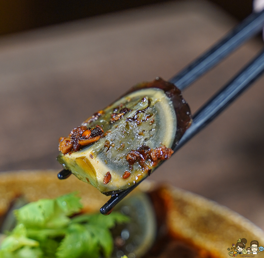 高雄魚小二 串燒 烤物 宵夜 晚餐 小酌 聚會 重慶烤魚 麻辣烤魚 麻辣乾鍋 高雄美食