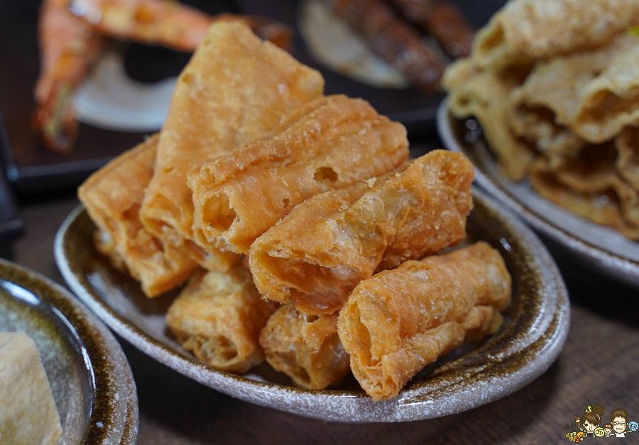 高雄魚小二 串燒 烤物 宵夜 晚餐 小酌 聚會 重慶烤魚 麻辣烤魚 麻辣乾鍋 高雄美食