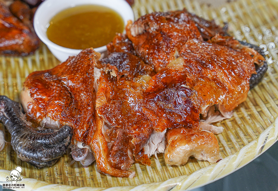 嘉義美食 交流道下 甕窯雞 脆皮烤雞 私房料理 山產 特色 好停車 聚餐 圓桌 合菜 便宜好吃 免費招待