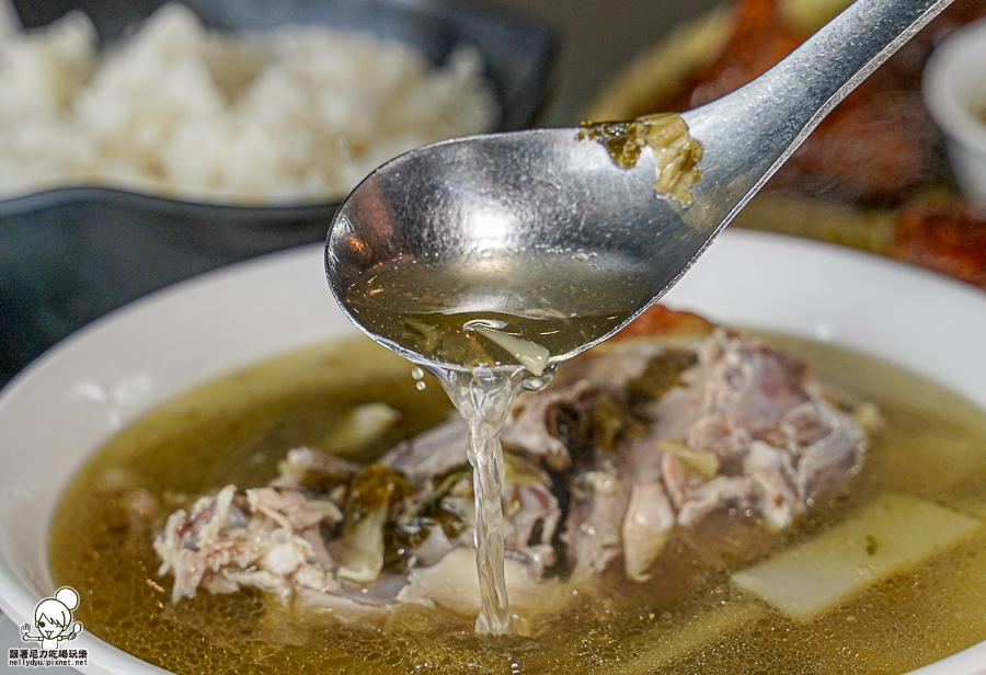 嘉義美食 交流道下 甕窯雞 脆皮烤雞 私房料理 山產 特色 好停車 聚餐 圓桌 合菜 便宜好吃 免費招待