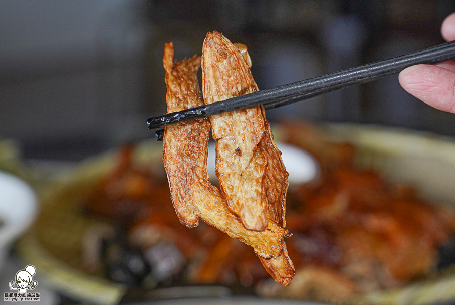 嘉義美食 交流道下 甕窯雞 脆皮烤雞 私房料理 山產 特色 好停車 聚餐 圓桌 合菜 便宜好吃 免費招待