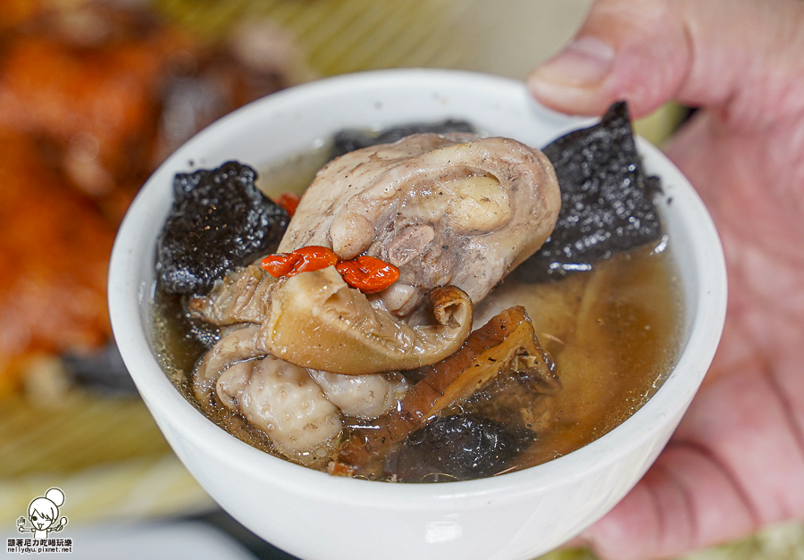 嘉義美食 交流道下 甕窯雞 脆皮烤雞 私房料理 山產 特色 好停車 聚餐 圓桌 合菜 便宜好吃 免費招待