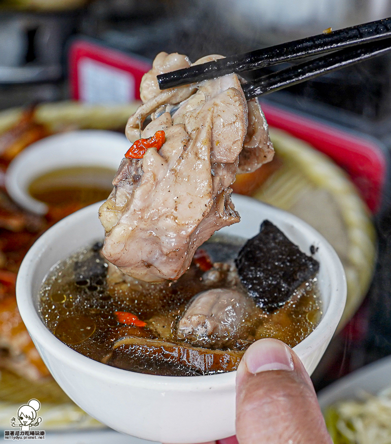 嘉義美食 交流道下 甕窯雞 脆皮烤雞 私房料理 山產 特色 好停車 聚餐 圓桌 合菜 便宜好吃 免費招待