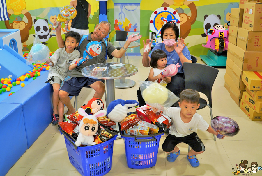 投食猿親子樂園 鳳山 文山特區 親子樂園 樂園 互動 球池 兒童天地 棉花糖 氣球 好停車 聚會 歡樂