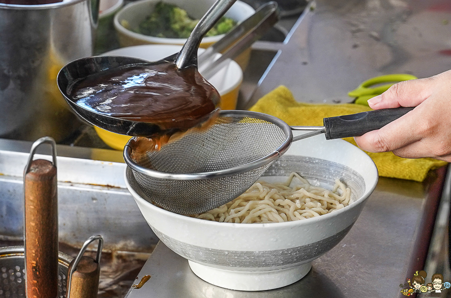 牛肉麵 肉肉控 台南美食 必吃牛肉麵 好吃 推薦 在地 宅配 冷凍包 新鮮 小拉麵 