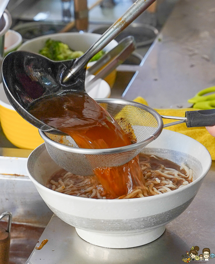 牛肉麵 肉肉控 台南美食 必吃牛肉麵 好吃 推薦 在地 宅配 冷凍包 新鮮 小拉麵 