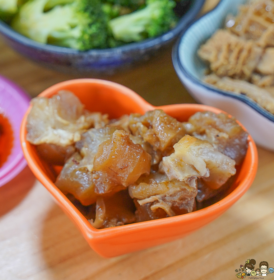 牛肉麵 肉肉控 台南美食 必吃牛肉麵 好吃 推薦 在地 宅配 冷凍包 新鮮 小拉麵 