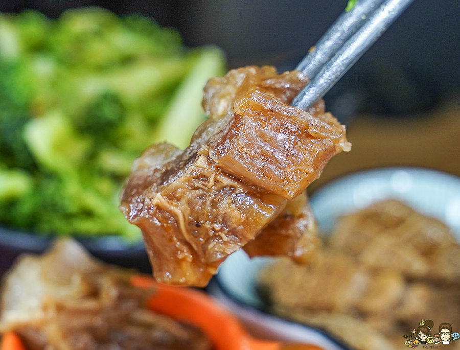 牛肉麵 肉肉控 台南美食 必吃牛肉麵 好吃 推薦 在地 宅配 冷凍包 新鮮 小拉麵 