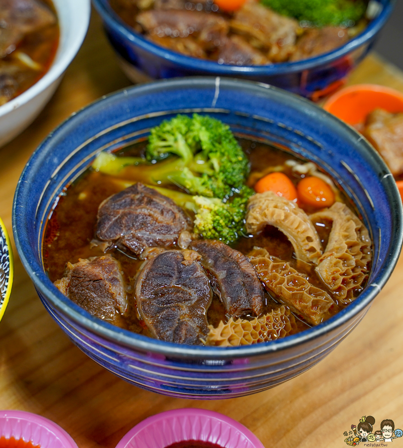 牛肉麵 肉肉控 台南美食 必吃牛肉麵 好吃 推薦 在地 宅配 冷凍包 新鮮 小拉麵 