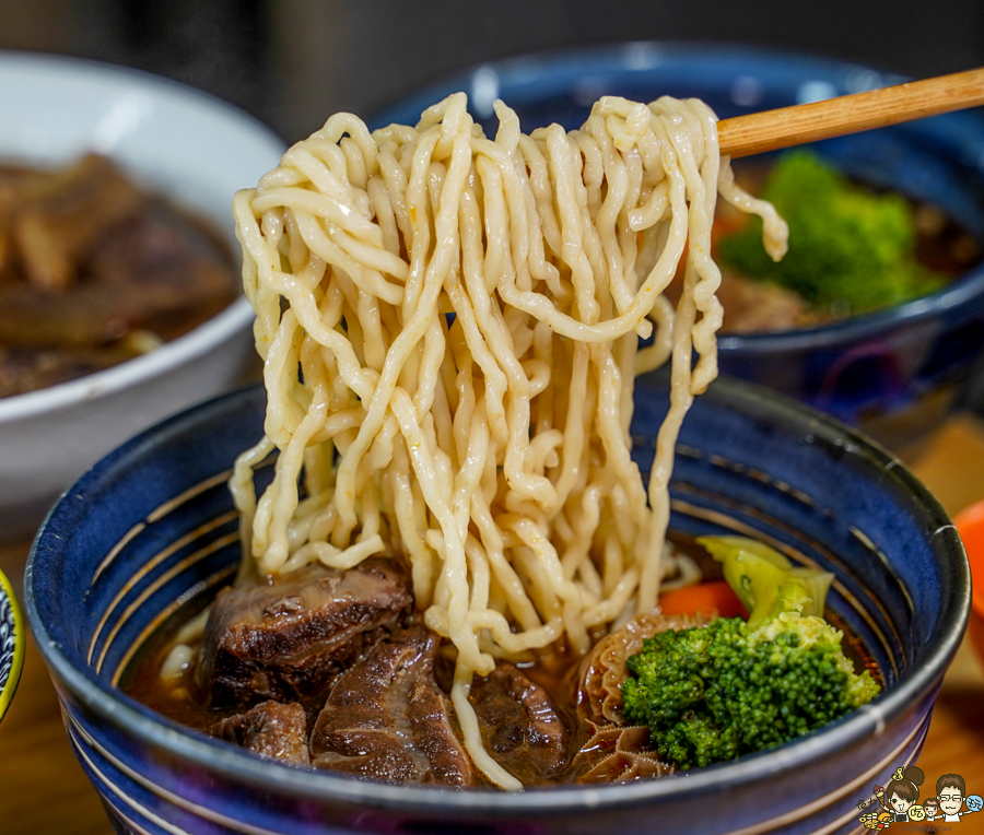 牛肉麵 肉肉控 台南美食 必吃牛肉麵 好吃 推薦 在地 宅配 冷凍包 新鮮 小拉麵 