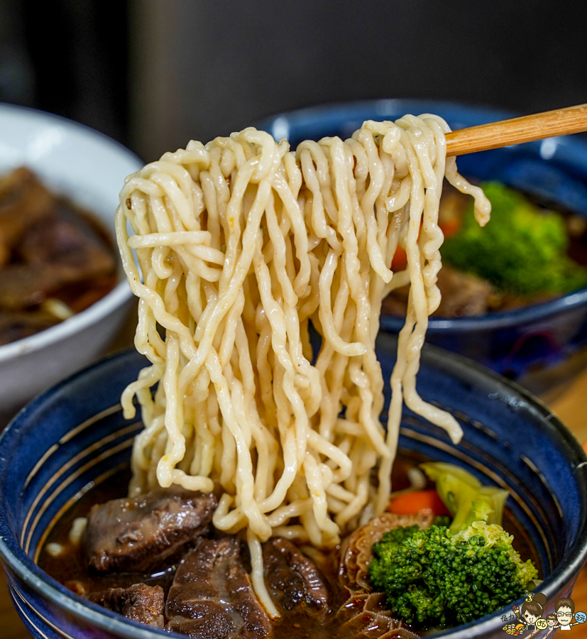 牛肉麵 肉肉控 台南美食 必吃牛肉麵 好吃 推薦 在地 宅配 冷凍包 新鮮 小拉麵 