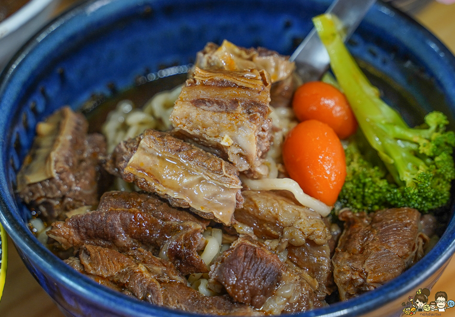 牛肉麵 肉肉控 台南美食 必吃牛肉麵 好吃 推薦 在地 宅配 冷凍包 新鮮 小拉麵 