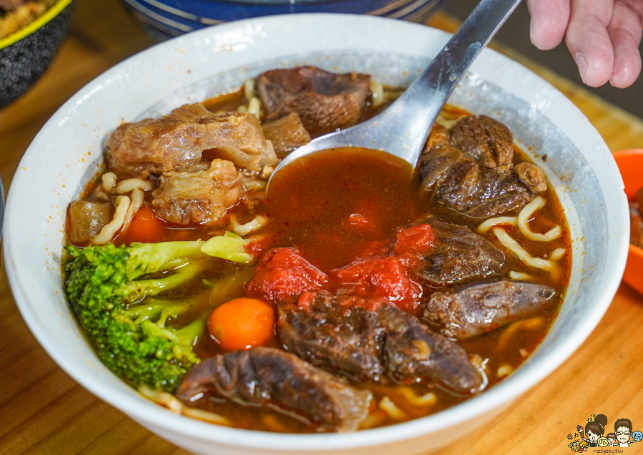 牛肉麵 肉肉控 台南美食 必吃牛肉麵 好吃 推薦 在地 宅配 冷凍包 新鮮 小拉麵 