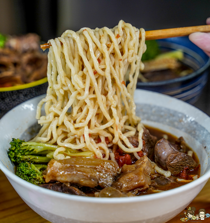 牛肉麵 肉肉控 台南美食 必吃牛肉麵 好吃 推薦 在地 宅配 冷凍包 新鮮 小拉麵 