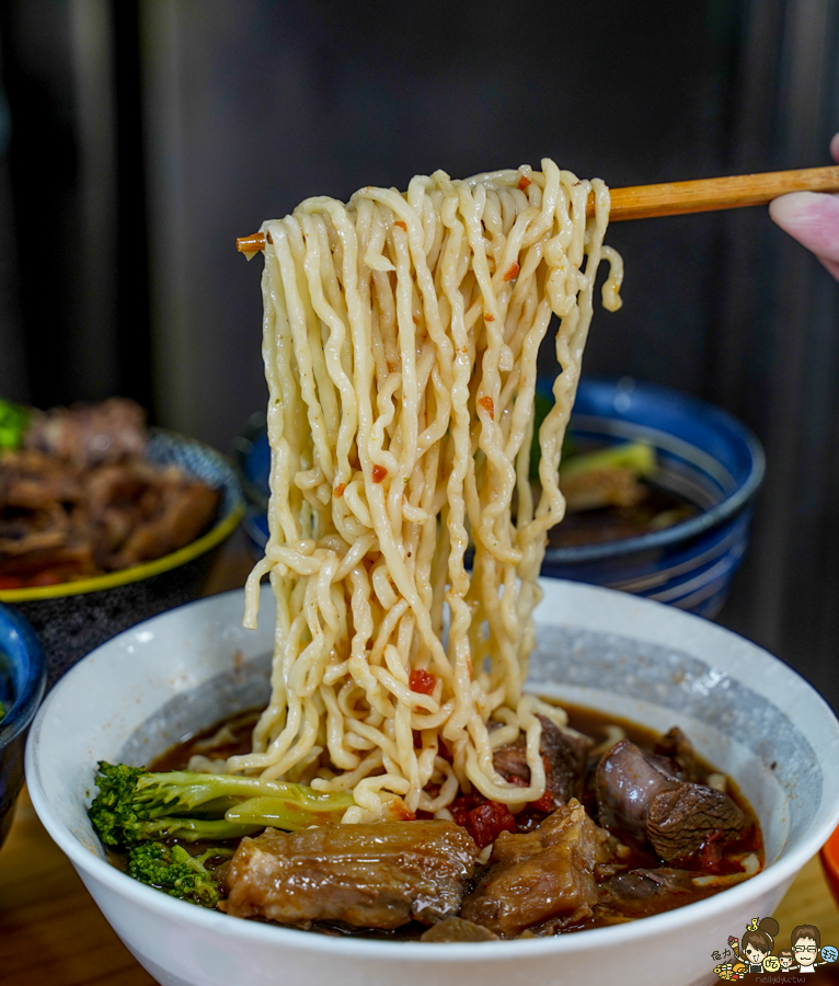 牛肉麵 肉肉控 台南美食 必吃牛肉麵 好吃 推薦 在地 宅配 冷凍包 新鮮 小拉麵 