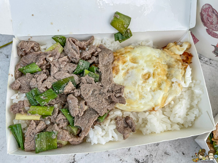 鳳山美食 阿得飯店 蔥爆牛肉 熱炒 家常 在地 高雄美食 餐盒 便當