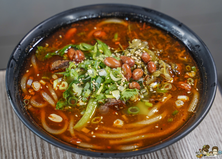 酸辣粉 牛肉麵 排骨 麻辣 砂鍋 巷弄 高雄美食 老巷子重慶特色小吃