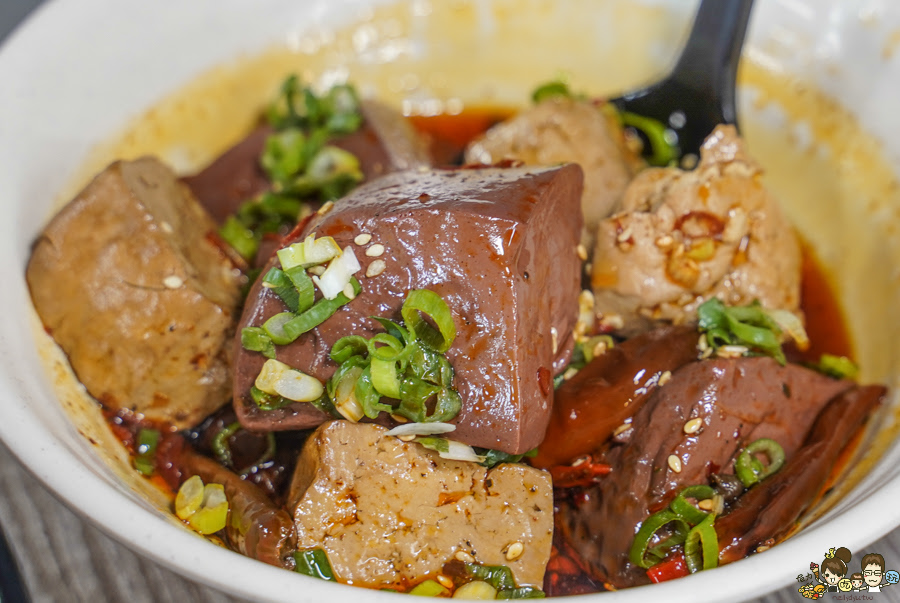 酸辣粉 牛肉麵 排骨 麻辣 砂鍋 巷弄 高雄美食 老巷子重慶特色小吃