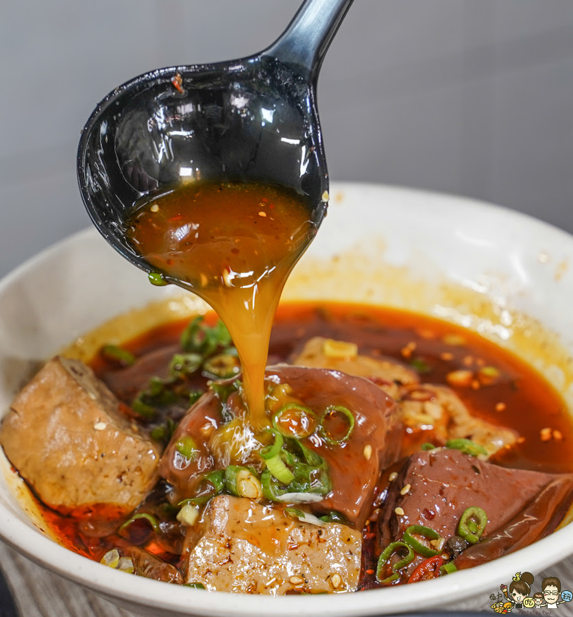 酸辣粉 牛肉麵 排骨 麻辣 砂鍋 巷弄 高雄美食 老巷子重慶特色小吃