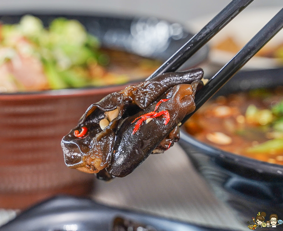 酸辣粉 牛肉麵 排骨 麻辣 砂鍋 巷弄 高雄美食 老巷子重慶特色小吃