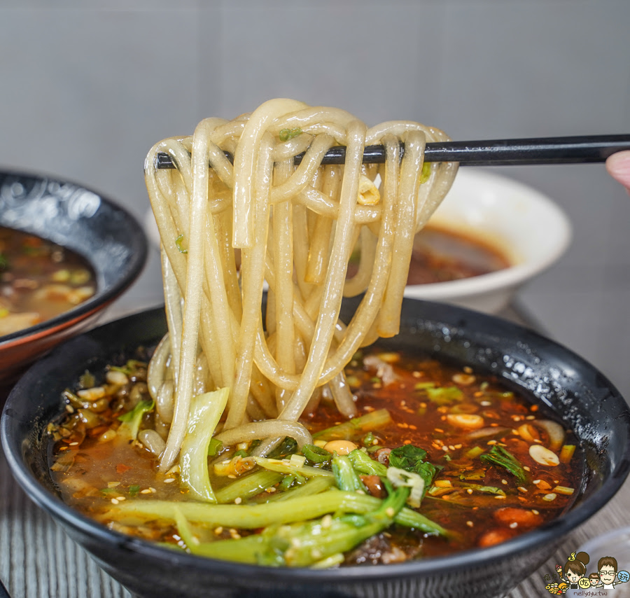 酸辣粉 牛肉麵 排骨 麻辣 砂鍋 巷弄 高雄美食 老巷子重慶特色小吃