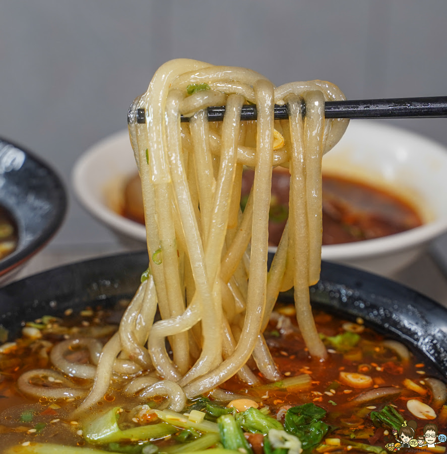 酸辣粉 牛肉麵 排骨 麻辣 砂鍋 巷弄 高雄美食 老巷子重慶特色小吃