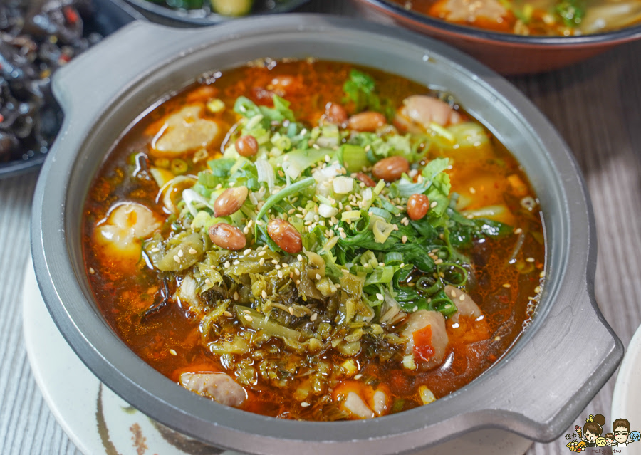 酸辣粉 牛肉麵 排骨 麻辣 砂鍋 巷弄 高雄美食 老巷子重慶特色小吃