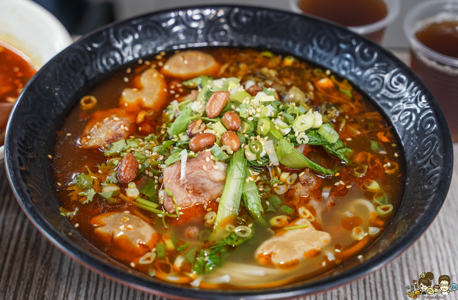 酸辣粉 牛肉麵 排骨 麻辣 砂鍋 巷弄 高雄美食 老巷子重慶特色小吃