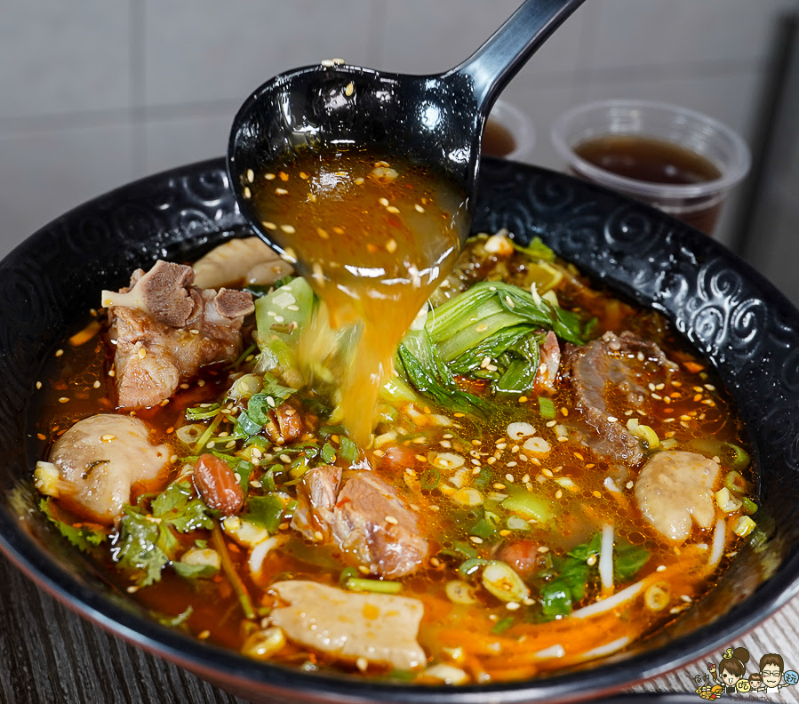 酸辣粉 牛肉麵 排骨 麻辣 砂鍋 巷弄 高雄美食 老巷子重慶特色小吃