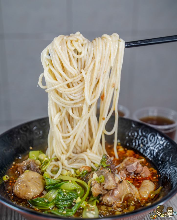 酸辣粉 牛肉麵 排骨 麻辣 砂鍋 巷弄 高雄美食 老巷子重慶特色小吃