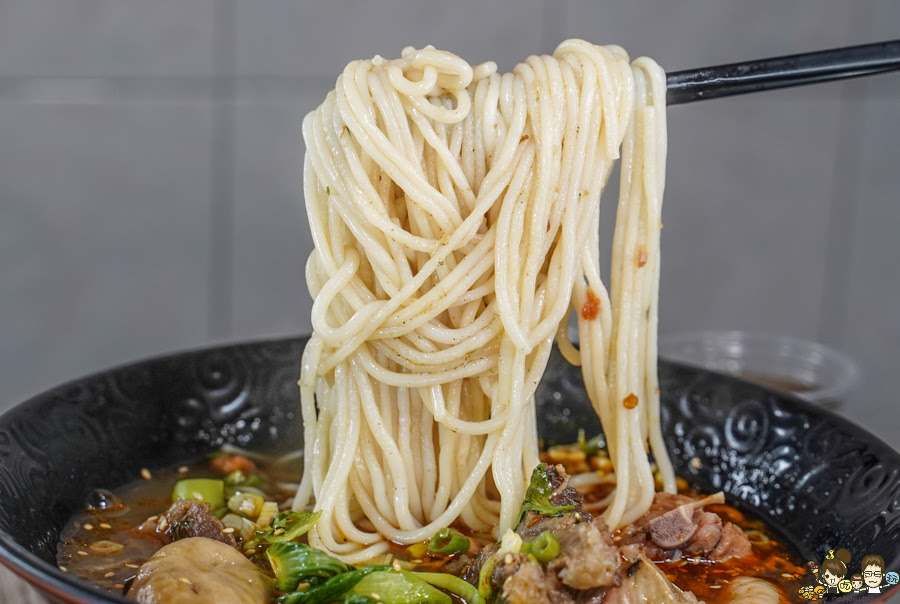 酸辣粉 牛肉麵 排骨 麻辣 砂鍋 巷弄 高雄美食 老巷子重慶特色小吃