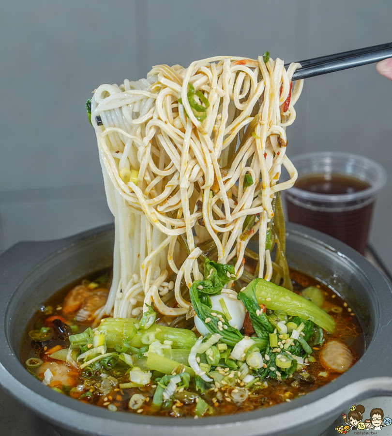 酸辣粉 牛肉麵 排骨 麻辣 砂鍋 巷弄 高雄美食 老巷子重慶特色小吃