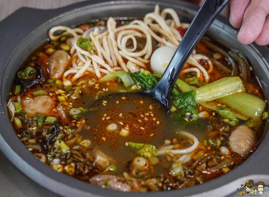 酸辣粉 牛肉麵 排骨 麻辣 砂鍋 巷弄 高雄美食 老巷子重慶特色小吃