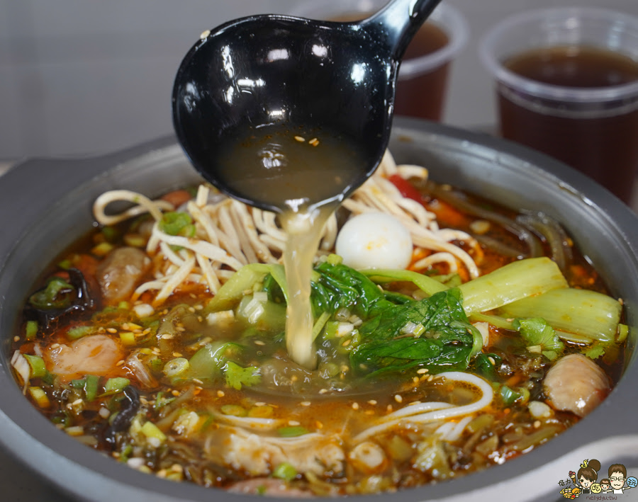 酸辣粉 牛肉麵 排骨 麻辣 砂鍋 巷弄 高雄美食 老巷子重慶特色小吃