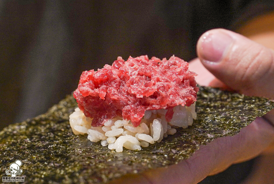 明燒肉 高雄燒肉 包廂 海鮮 活撈 日本和牛 聚餐 約會 慶生 儀式感 好停車 