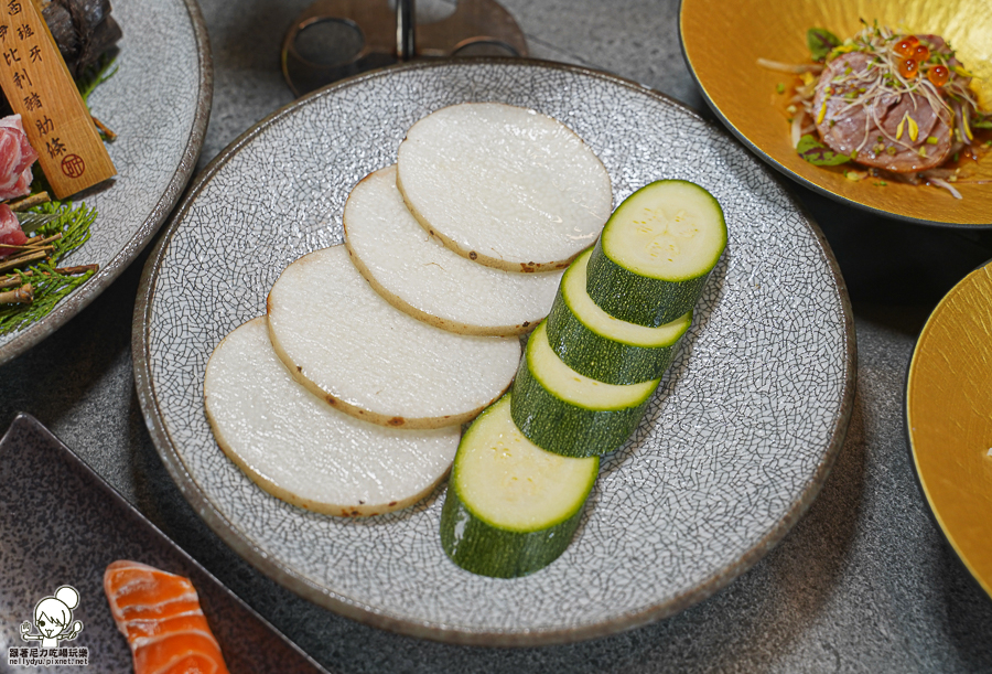 明燒肉 高雄燒肉 包廂 海鮮 活撈 日本和牛 聚餐 約會 慶生 儀式感 好停車 