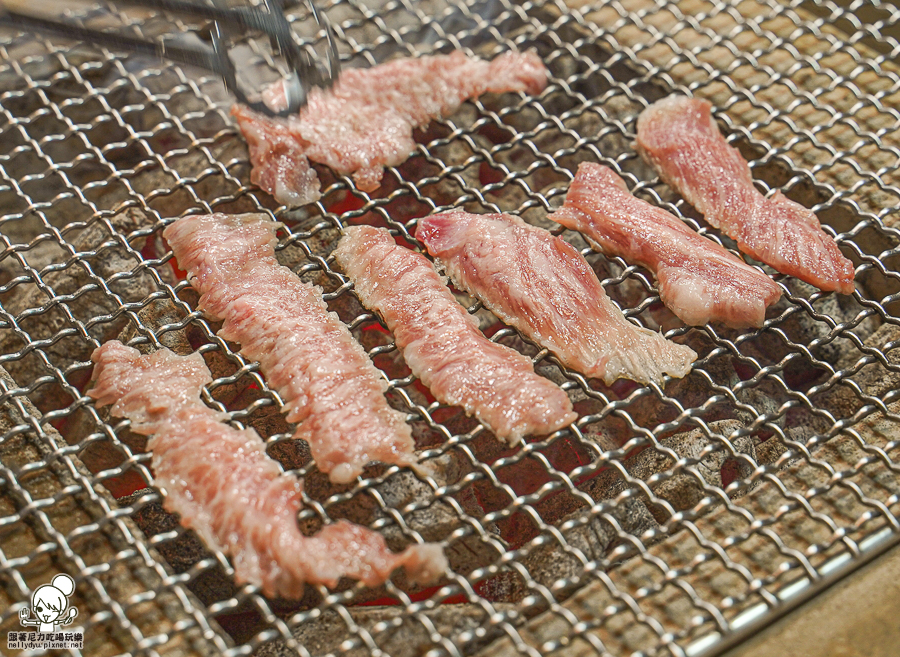 明燒肉 高雄燒肉 包廂 海鮮 活撈 日本和牛 聚餐 約會 慶生 儀式感 好停車 