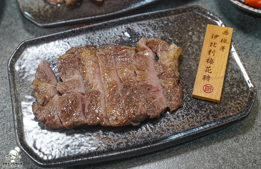 明燒肉 高雄燒肉 包廂 海鮮 活撈 日本和牛 聚餐 約會 慶生 儀式感 好停車 