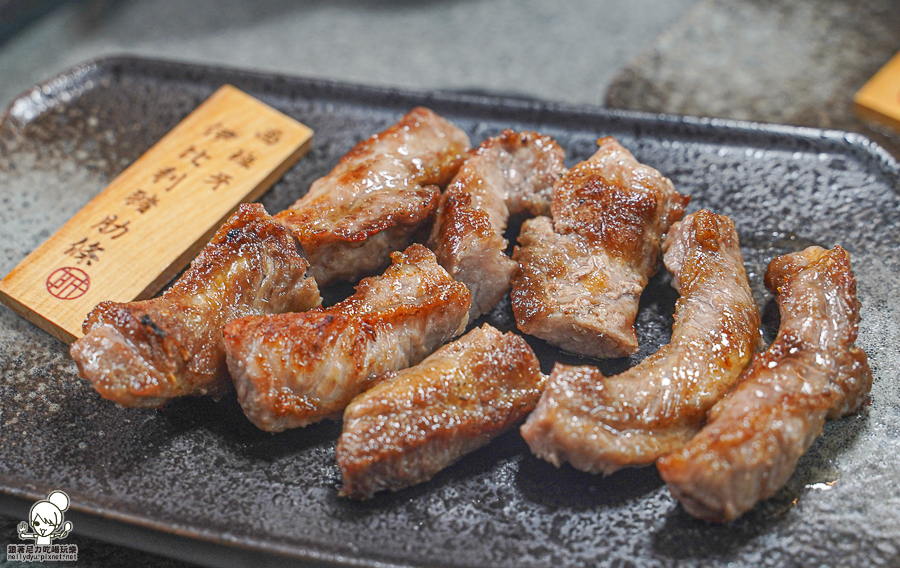 明燒肉 高雄燒肉 包廂 海鮮 活撈 日本和牛 聚餐 約會 慶生 儀式感 好停車 